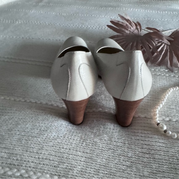 Taryn Rose Cream All Leather Block Heel Pumps Size Euro 39.5 Us 9 - Picture 12 of 16